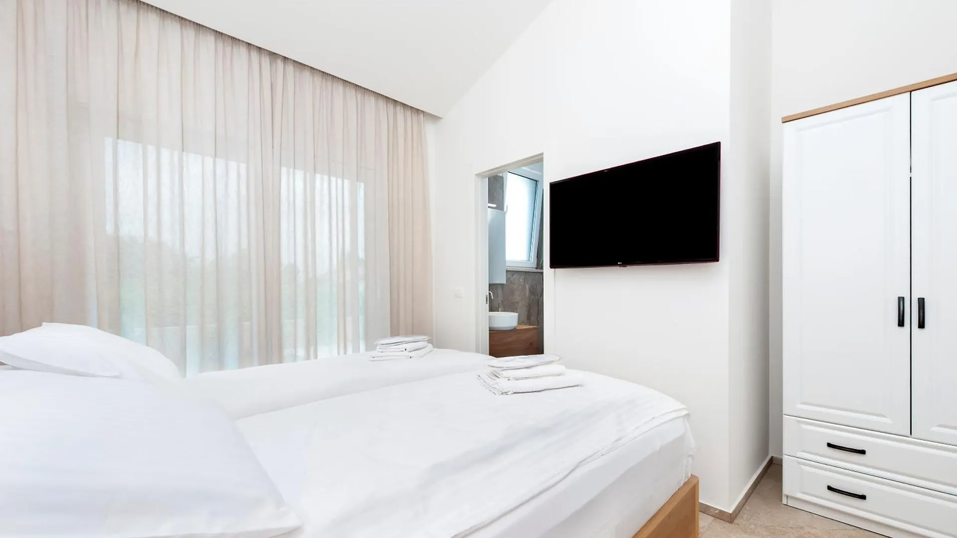 Echo Villa, Istra, Pool/Jacuzzi, Bbq, Pet Friendly Segotici